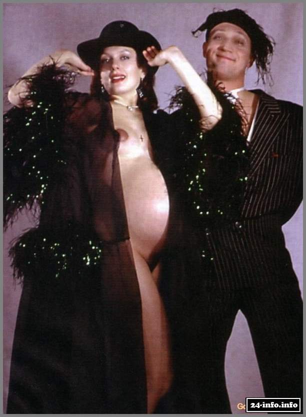 Ол оргазмнан қатты айқайлады.