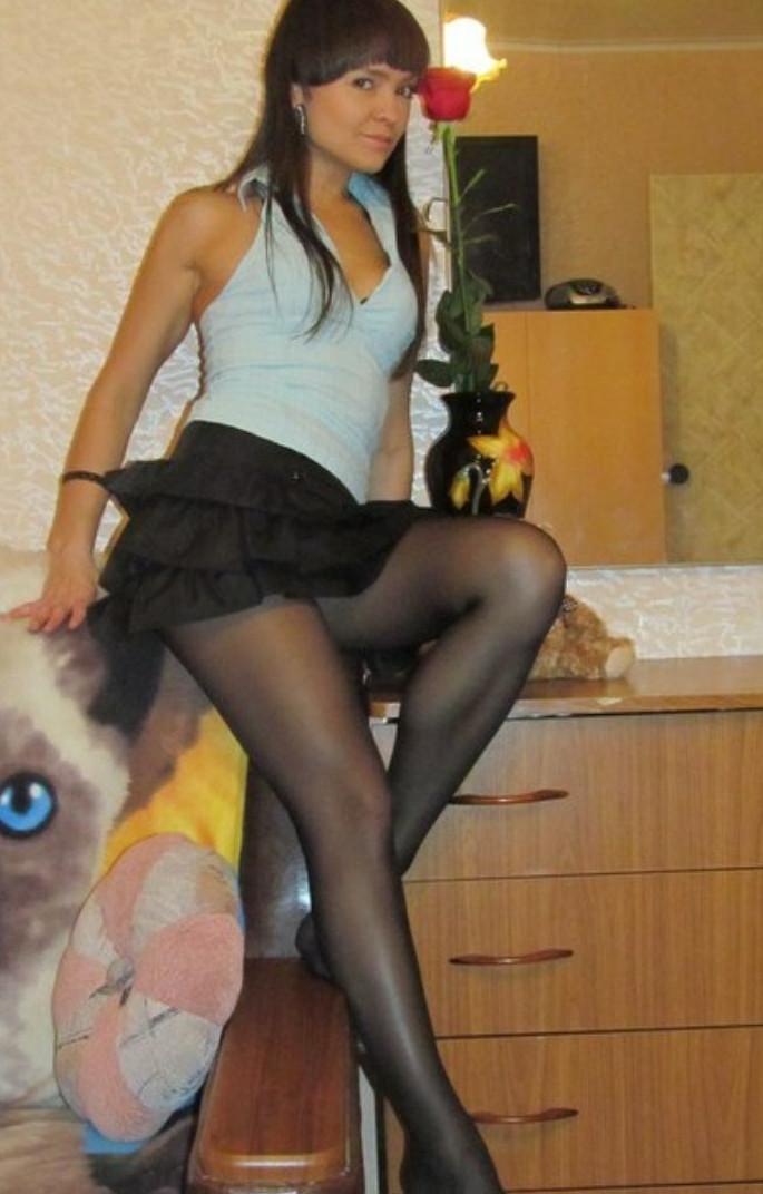 Колготки мен мини юбкалардың порнофотосуреттері