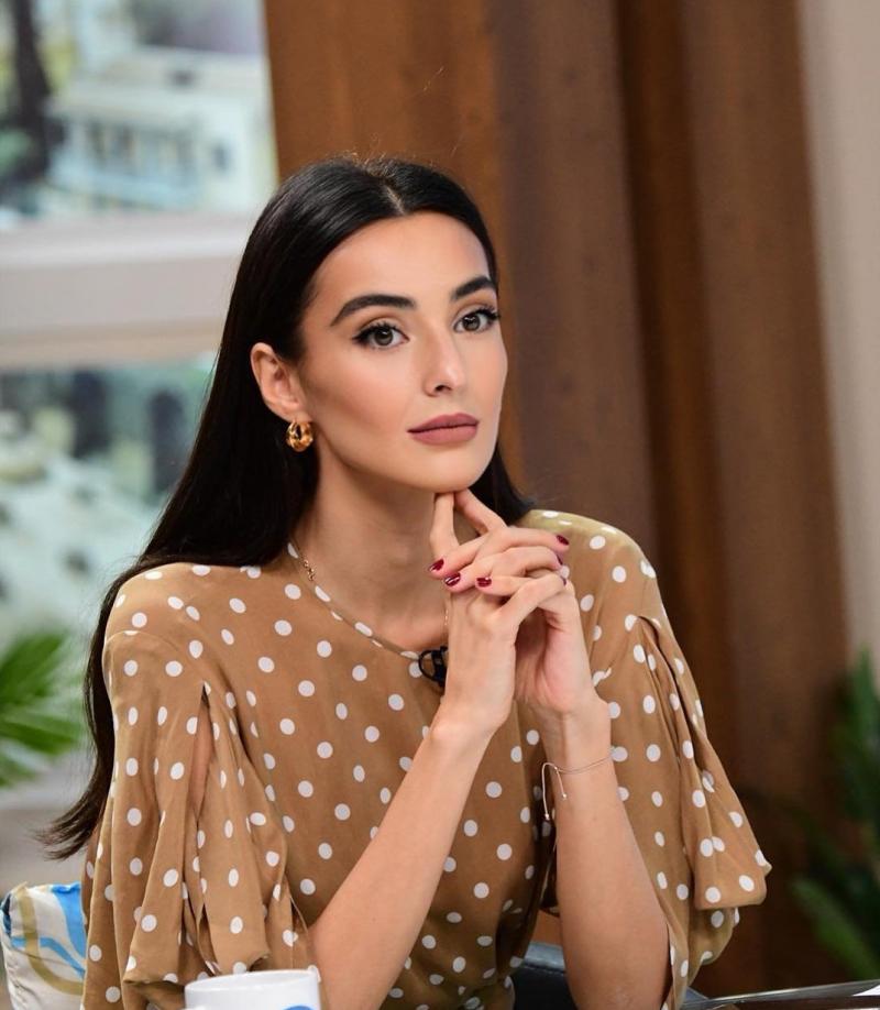 Мария Цветкованың жалаңаш суреті Порно ағып жатқан киска