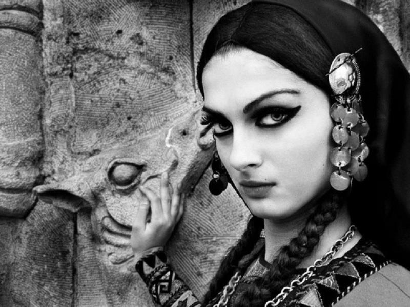 Ұзын жыныс мүшесі қыздың ішіне тығылды Санкт-Петербургтегі секс-массаж киелі орны