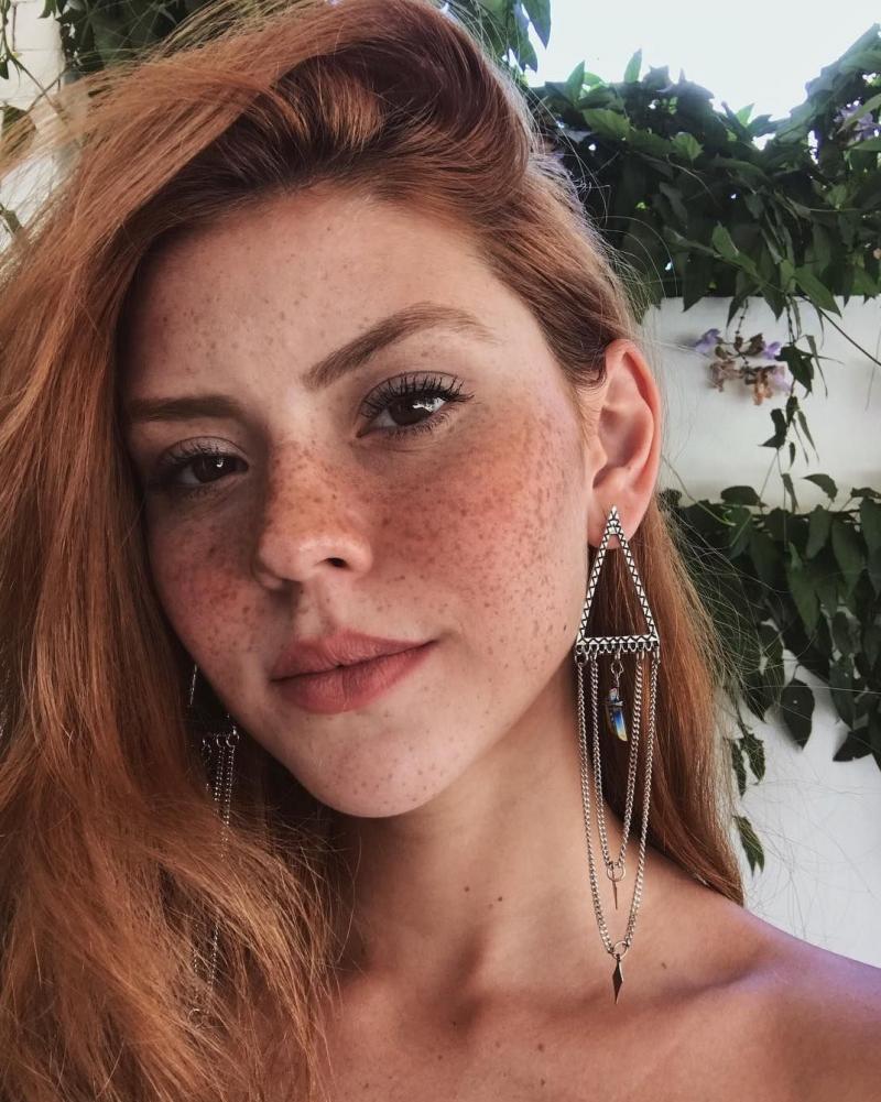 Есекте ұйықтап жатқан адамдардың бейнелері