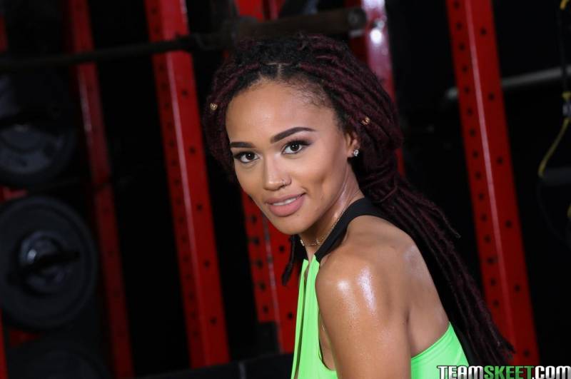 Фото - Модель: Julie Kay